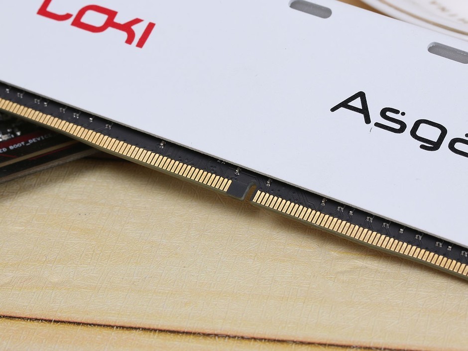 ��ν��Oһ���߶˴��ľWվ