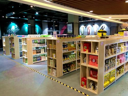 �����Wվ���O